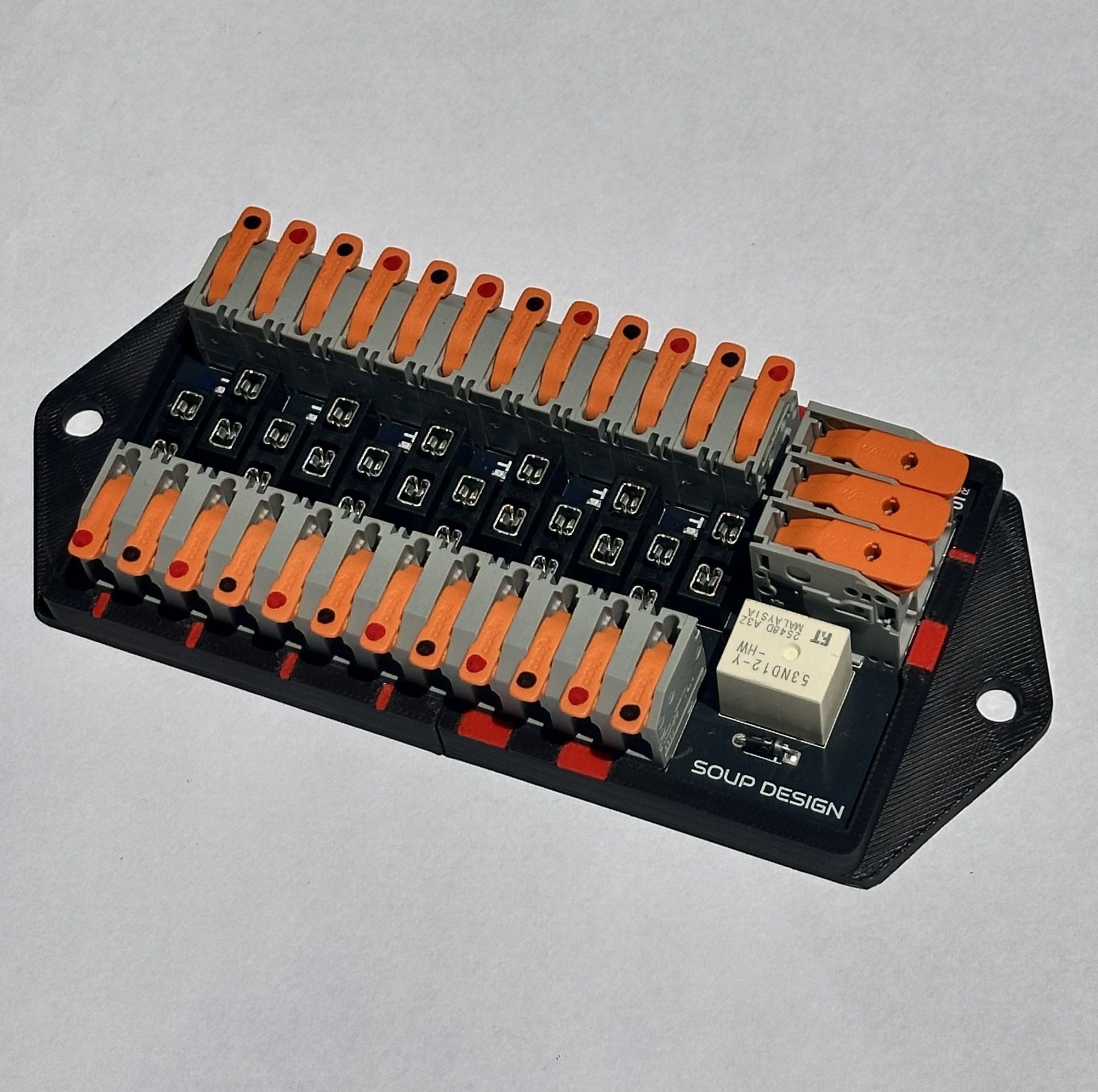Toolless Fuse Block (Switched) - 12 Circuits