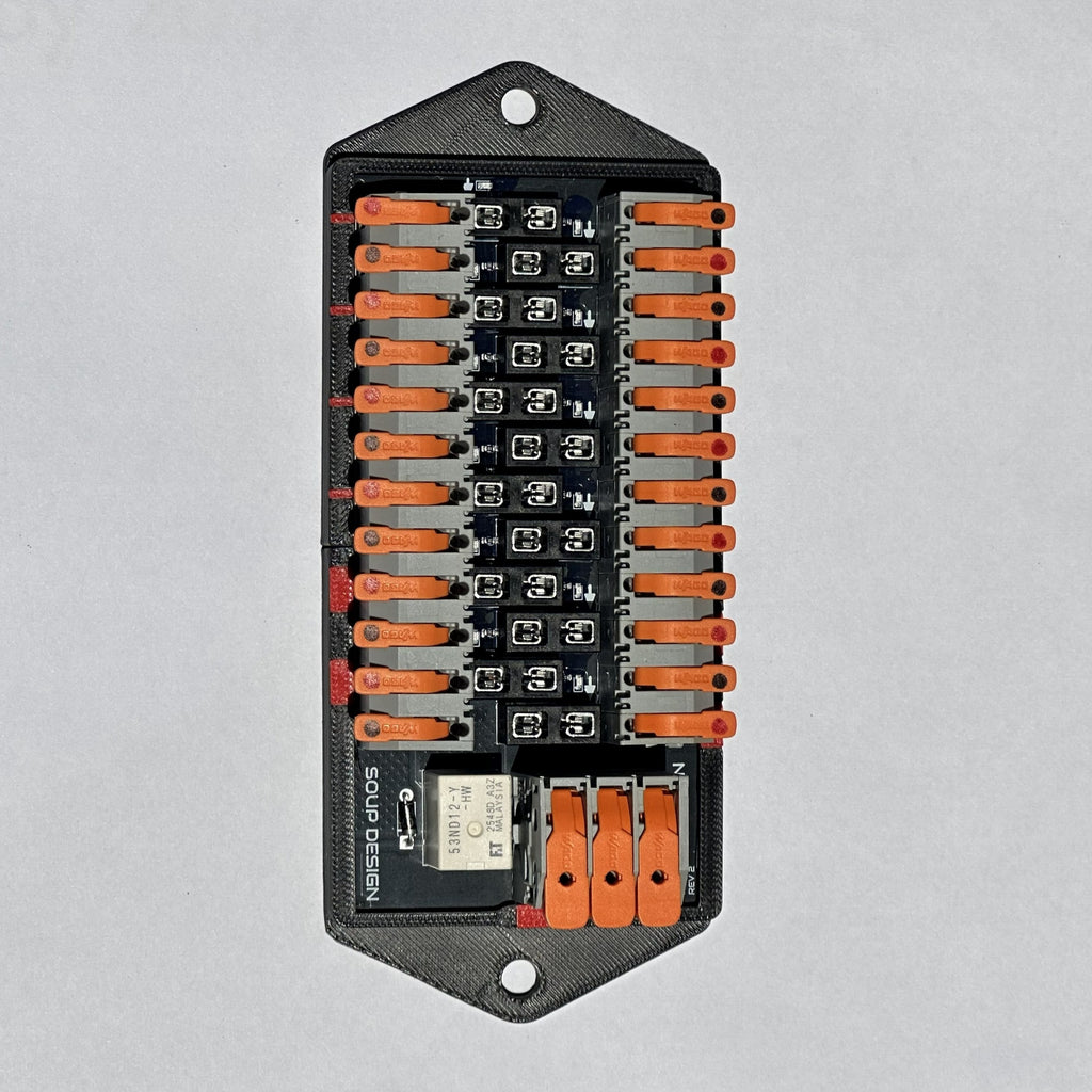 Toolless Fuse Block (Switched) - 12 Circuits