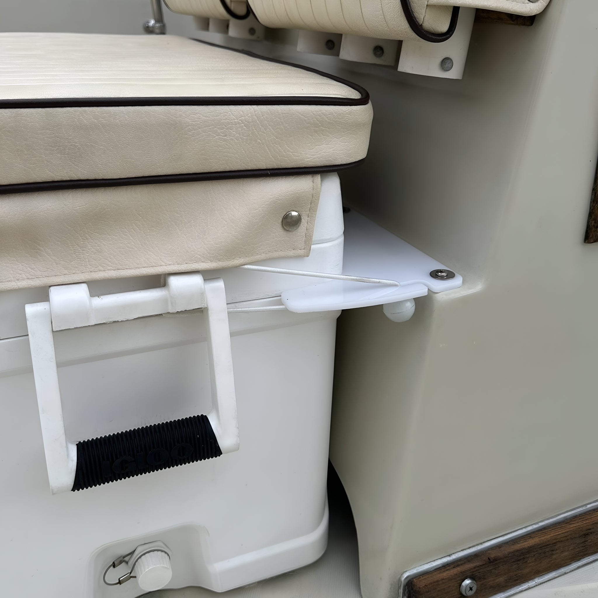 Boston whaler Igloo 70qt cooler mount