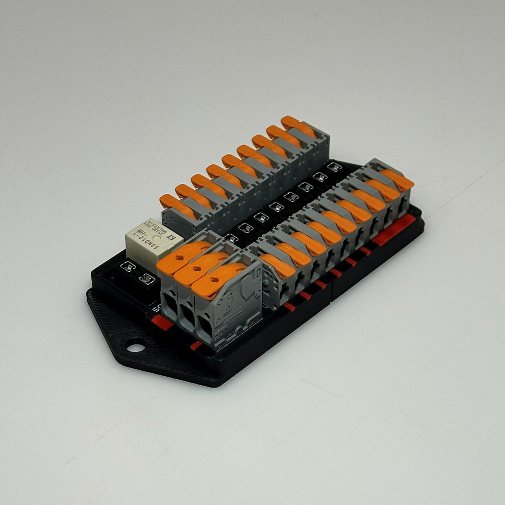 Switched Toolless Power Distribution Board