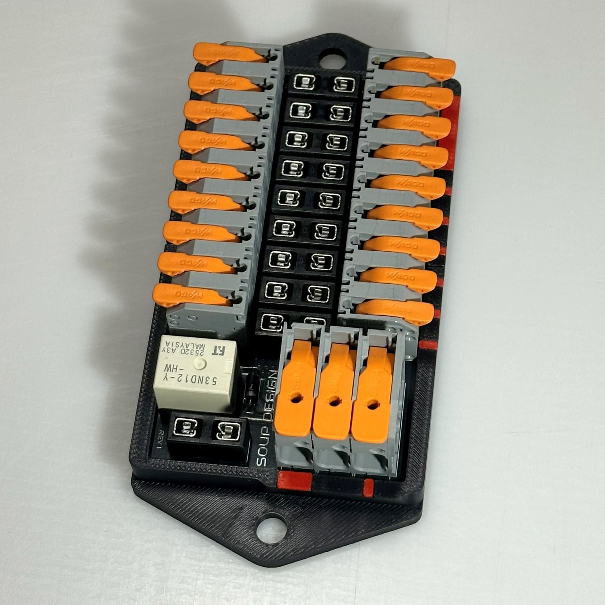 Switched Toolless Power Distribution Board